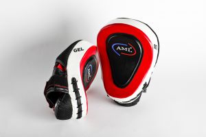 Лапа боксерская AML GEL, вогнутая, ПУ, красно-черная ― НатурКлаб